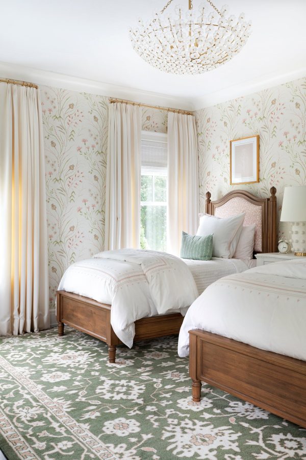 Victoria Rug in Pink and Green Fashion - Image 3