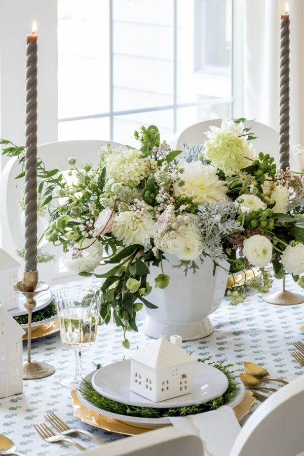 Lyla Floral Tablecloth in Sage Discount - Image 4